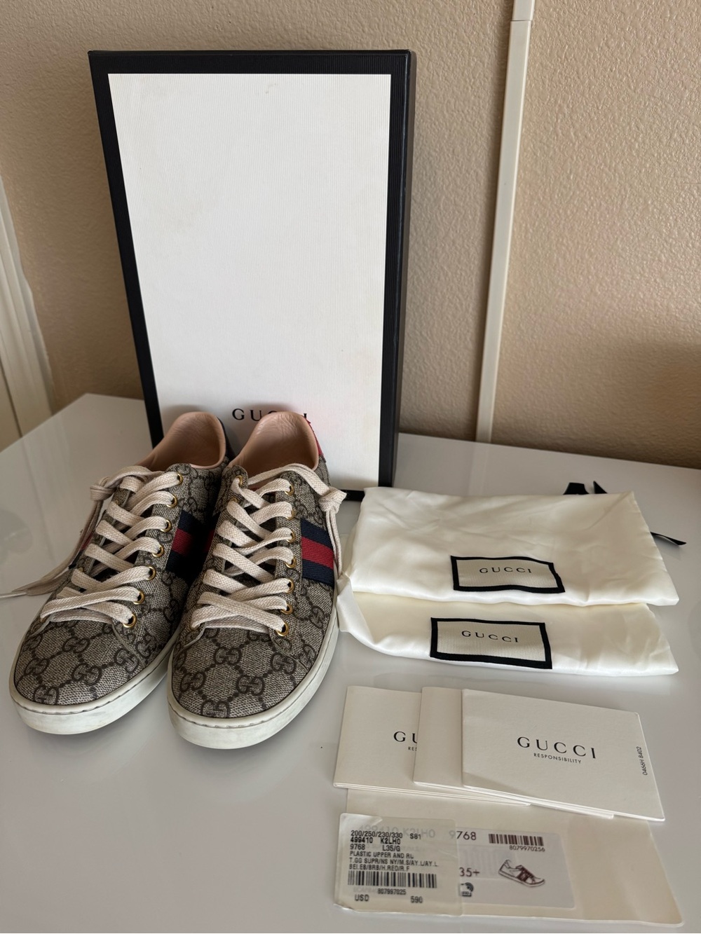 Gucci GG Supreme Sneakers - Picture 6 of 9